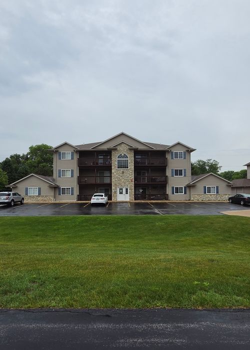 301-109 E Price St, Eldridge, IA, 52748-1725 | Card Image