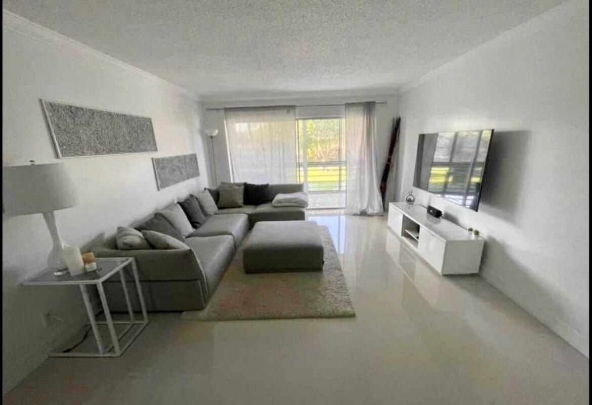 Residential Lease in Lantana 5