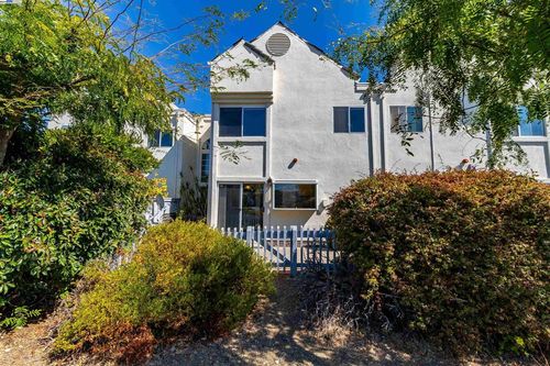7 Shoal Dr E, Vallejo, CA, 94591-6950 | Card Image