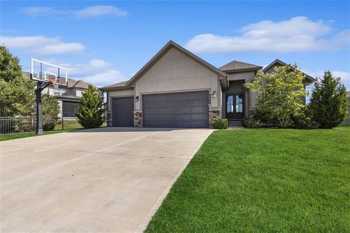 9900 W 163rd St, Stilwell, KS, 66085-7858 | Card Image
