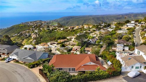 3083 Cresta Way, Laguna Beach, CA, 92651-2016 | Card Image