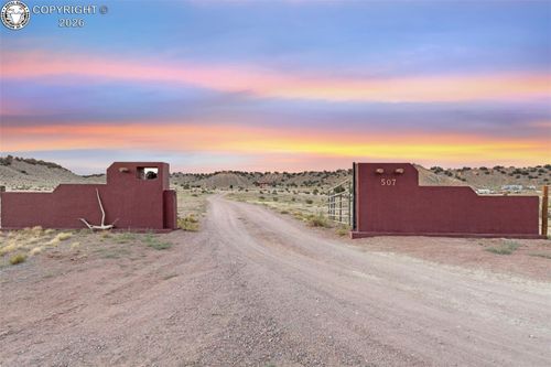 507 Van Egmond Dr, Penrose, CO, 81240-9180 | Card Image
