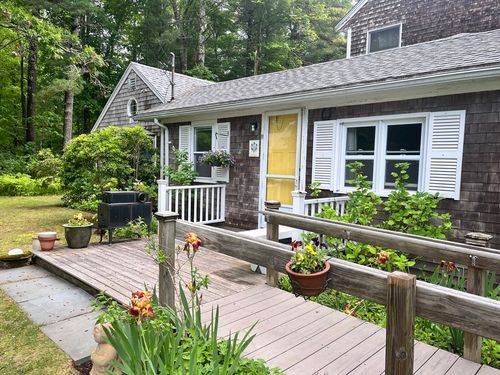 11 Bowman Rd, Mattapoisett, MA, 02739-2506 | Card Image