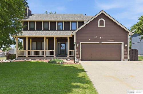 110 Fleetwood Dr, Papillion, NE, 68133-2391 | Card Image