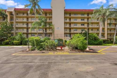 202-3810 Via Poinciana, Lake Worth, FL, 33467-2919 | Card Image