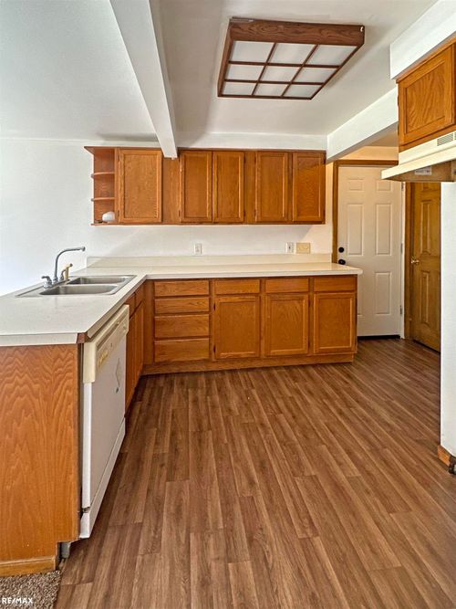 7464 Irish Rd, Millington, MI, 48746-9133 | Card Image