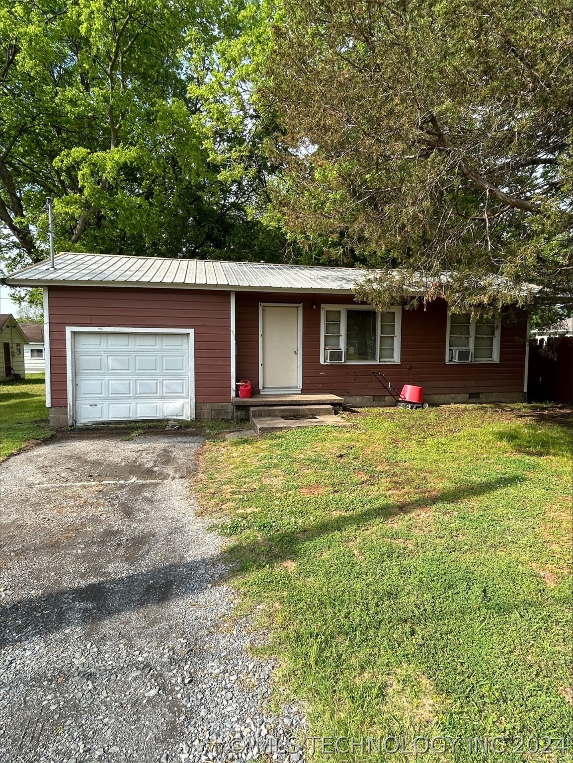 3rd St, Wagoner, OK 74467