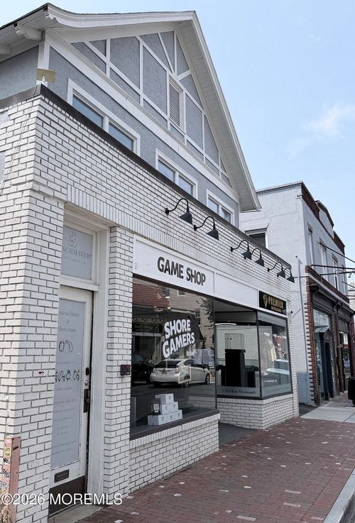 15 Monmouth St, Red Bank, NJ, 07701-1613 | Card Image