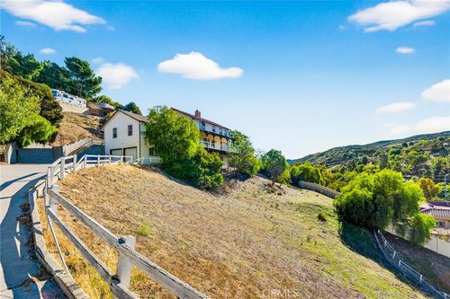 9404 Wayside Dr, Shadow Hills, CA, 91040-1759 | Card Image