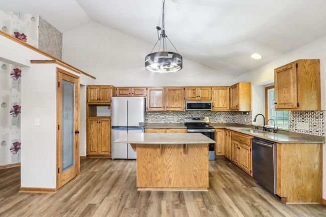 N61W14730 Woodcrest Ct, House other with 3 bedrooms, 3 bathrooms and 2 parking in Menomonee Falls WI | Image 14