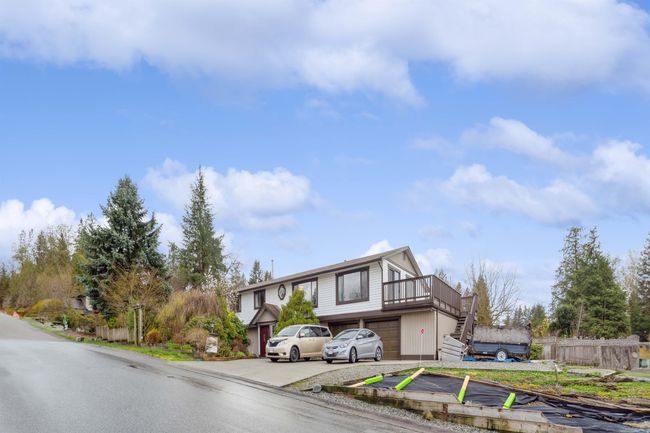 21495 Exeter Avenue, House other with 3 bedrooms, 3 bathrooms and 6 parking in Maple Ridge BC | Image 3
