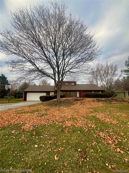 8195 E Atherton Rd, Davison, MI, 48423-8786 | Card Image