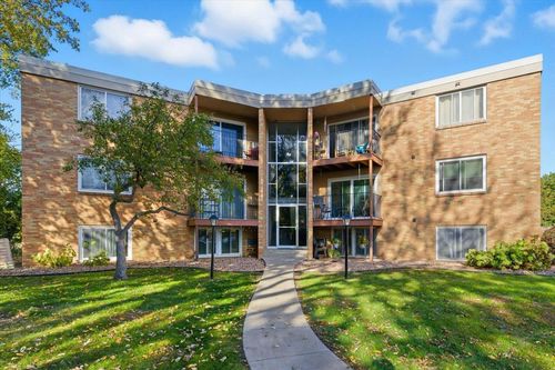 apt-102-9147 Highway 55, Golden Valley, MN, 55427-4742 | Card Image