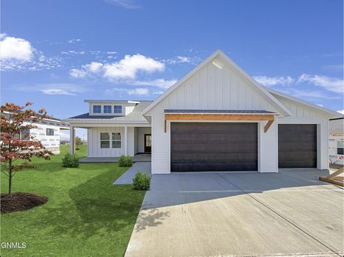 3022 29th Ave W, Williston, ND, 58801 | Card Image