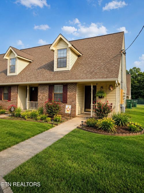 937 Bradley Bell Dr, Knoxville, TN, 37938-4655 | Card Image