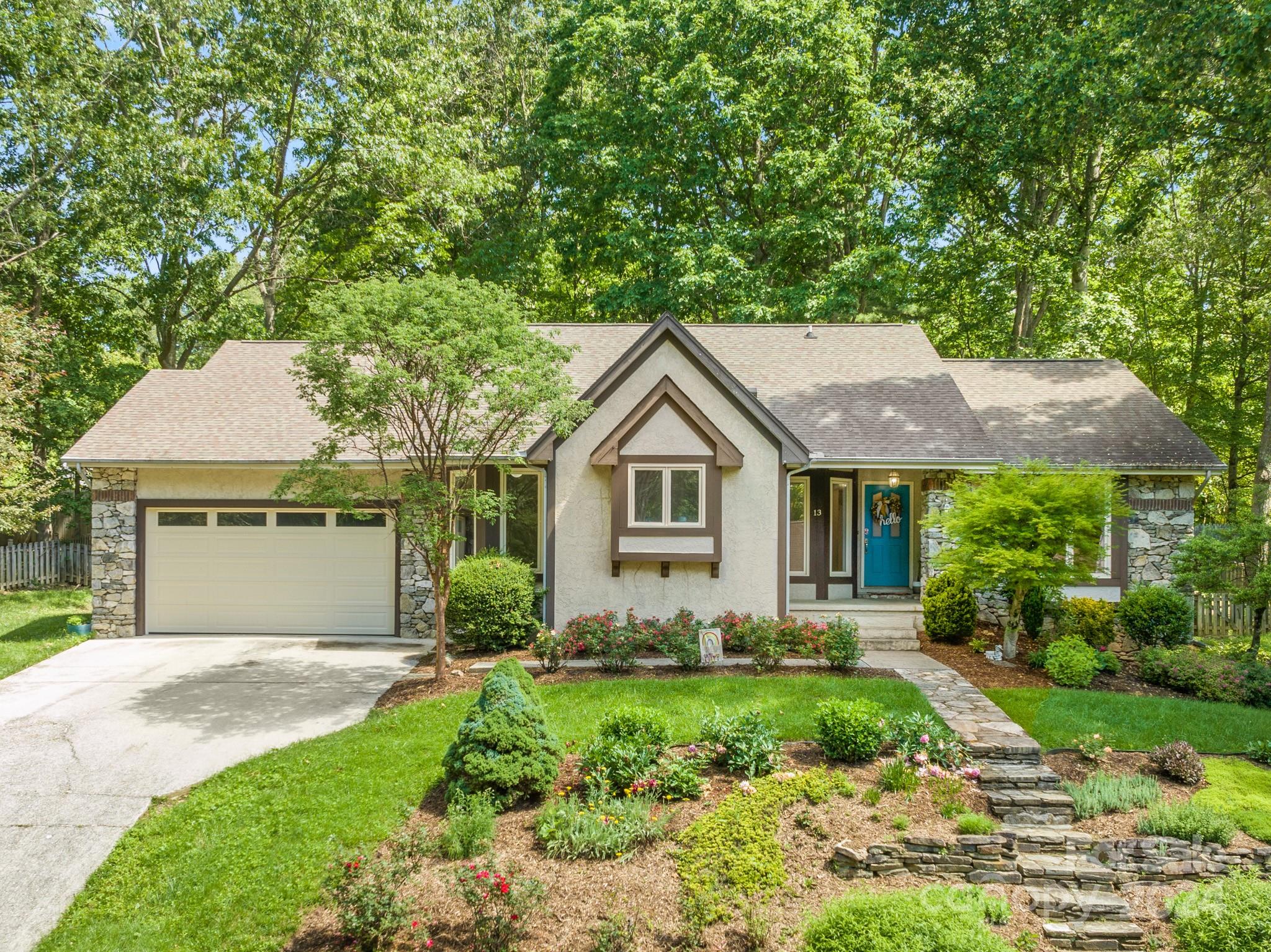 Spring Cove Ct, Arden, NC 28704