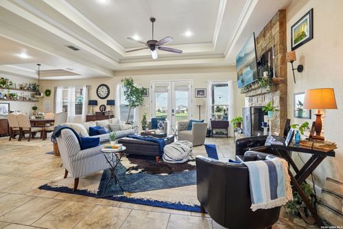 137 Fairway Dr, Floresville, TX, 78114-4402 | Card Image