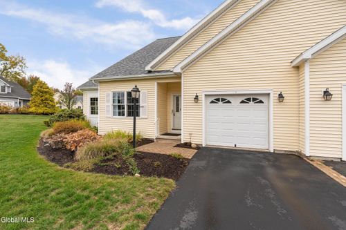 1 Robins Nest, Niskayuna, NY, 12309-6555 | Card Image
