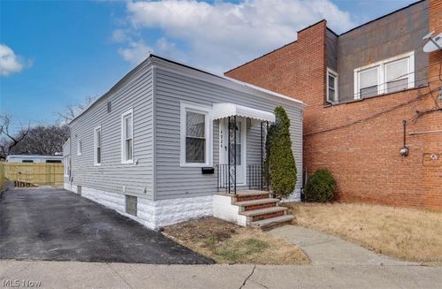 4924 Pearl Rd, Cleveland, OH, 44109-5140 | Card Image