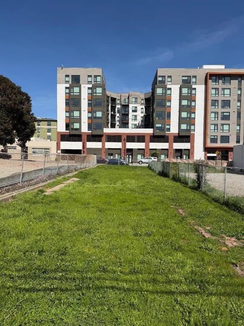 221 Miller Ave, South San Francisco, CA, 94080-3722 | Card Image