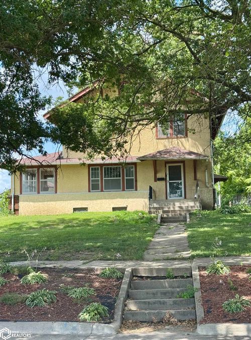 205 Shellway Dr, Mount Ayr, IA, 50854-1233 | Card Image