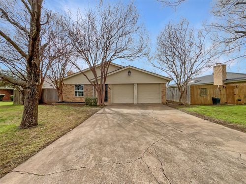925 Old Mill Cir, Irving, TX, 75061-6126 | Card Image