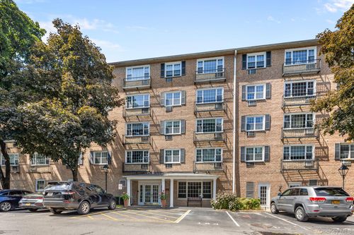 3g-2 Consulate Dr, Eastchester, NY, 10707-2421 | Card Image
