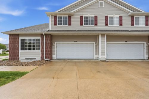 1079 74th St Ne, Cedar Rapids, IA, 52402-7481 | Card Image