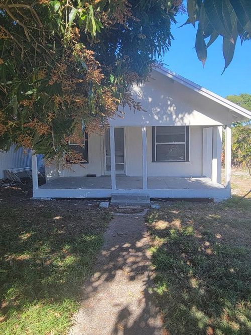 719 Tuscaloosa St, West Palm Beach, FL, 33405-1447 | Card Image