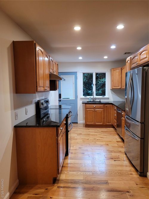 31 Apricot Rd, Rocky Point, NY, 11778-9533 | Card Image