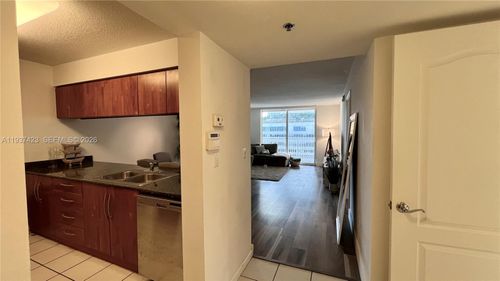 apt-2018-1200 Brickell Bay Dr, Miami, FL, 33131-3262 | Card Image