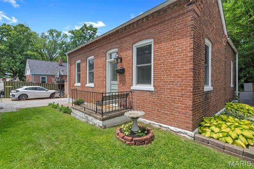 915 N Benton Ave, Saint Charles, MO, 63301-1951 | Card Image