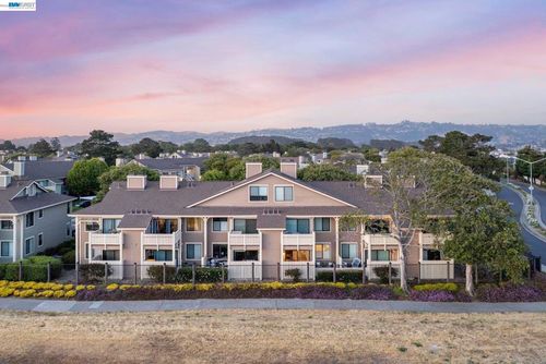 197 Lakeshore Ct, Richmond, CA, 94804-4597 | Card Image