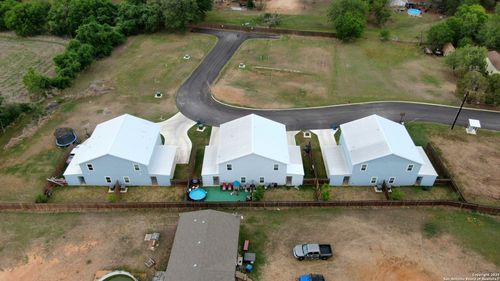 201 Lantana St, Floresville, TX, 78114-6772 | Card Image