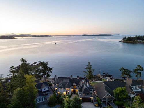 10493 Allbay Rd, Sidney, BC, V8L2P2 | Card Image