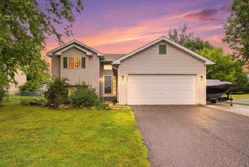 505 Deerwood Ct, Hammond, WI, 54015-9681 | Card Image