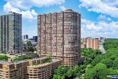 100 Old Palisade Rd, Fort Lee, NJ, 07024-7064 | Card Image