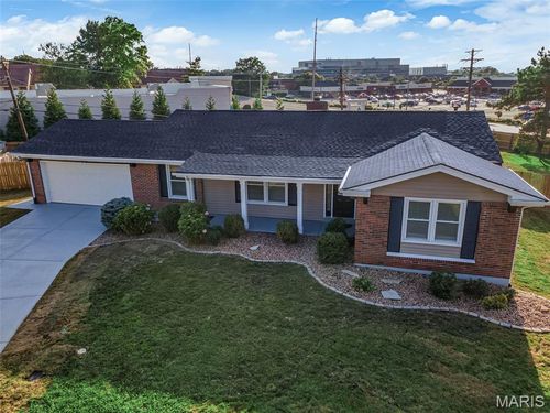 9 Pittsfield Ct, Chesterfield, MO, 63017-2040 | Card Image