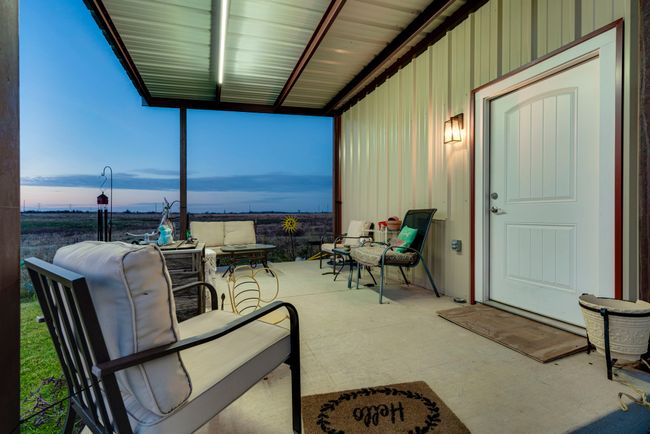 Large covered patio on mother-in -law apartment | Image 34