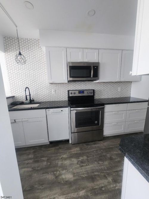 31 Kensington Rd, Bedminster, NJ, 07921-1845 | Card Image