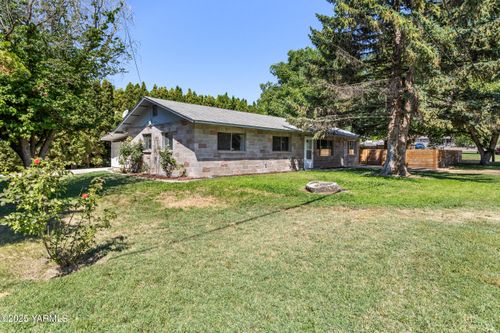 202 Pearson St, Zillah, WA, 98953-9425 | Card Image
