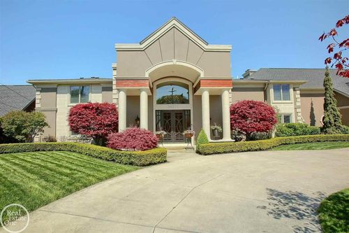 38371 Huron Pointe Dr, Harrison Twp, MI, 48045-2838 | Card Image