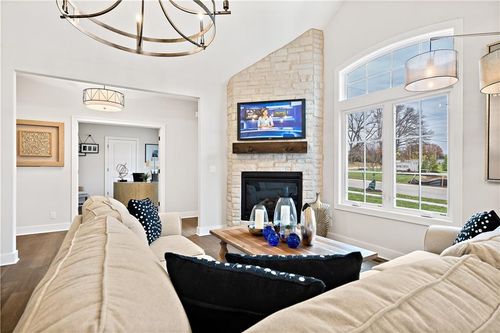 7221 Allman Dr, Shawnee, KS, 66217-7700 | Card Image