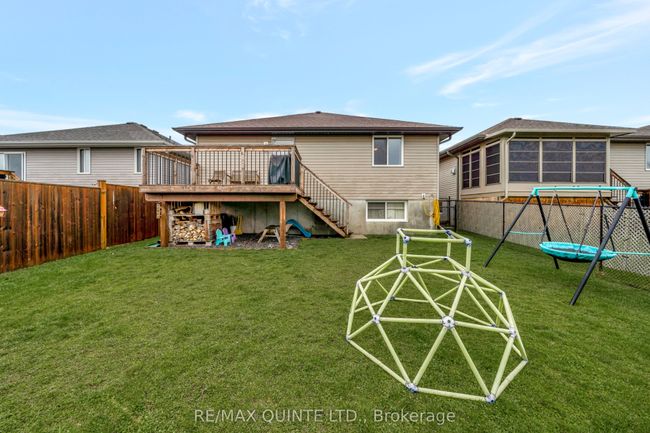 8 Mcintosh Cres, House other with 5 bedrooms, 2 bathrooms and 2 parking in Trenton ON | Image 39