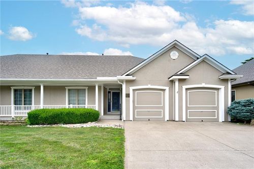 2511 Nw Ashurst Dr, Lees Summit, MO, 64081-2067 | Card Image