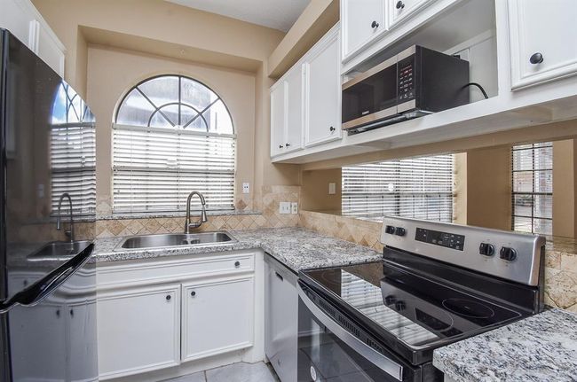 APT-173 - 8888 Benning Dr, Townhouse with 3 bedrooms, 3 bathrooms and 2 parking in Houston TX | Image 12