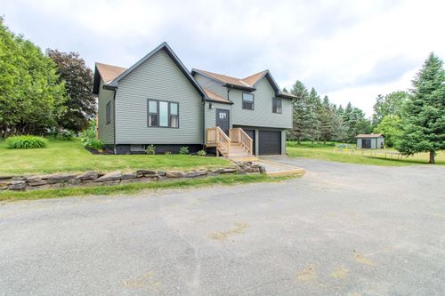 287 Lakeview Drive, Derby, VT, 05829 | Card Image