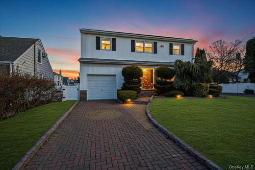 2415 Babylon Tpke, Merrick, NY, 11566-4206 | Card Image