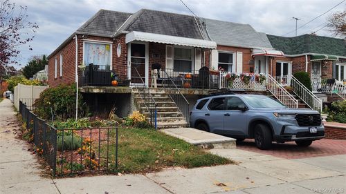 11516 Poppenhusen Ave, College Point, NY, 11356-1043 | Card Image