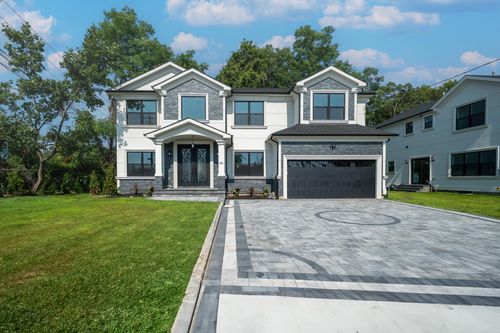 770 Cedar St, Syosset, NY, 11791-5200 | Card Image